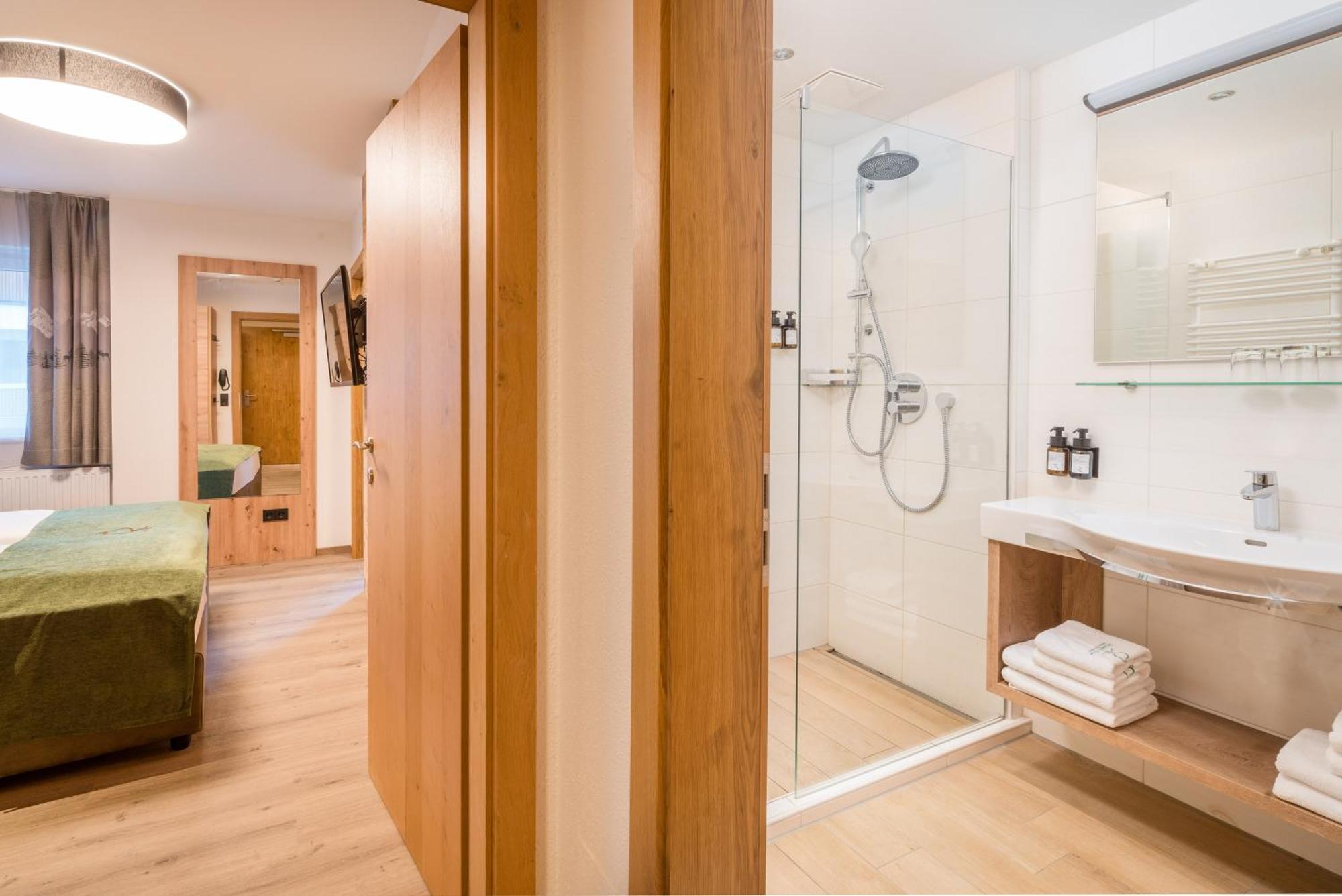 Hotel Gruener Baum Zell am See Dış mekan fotoğraf