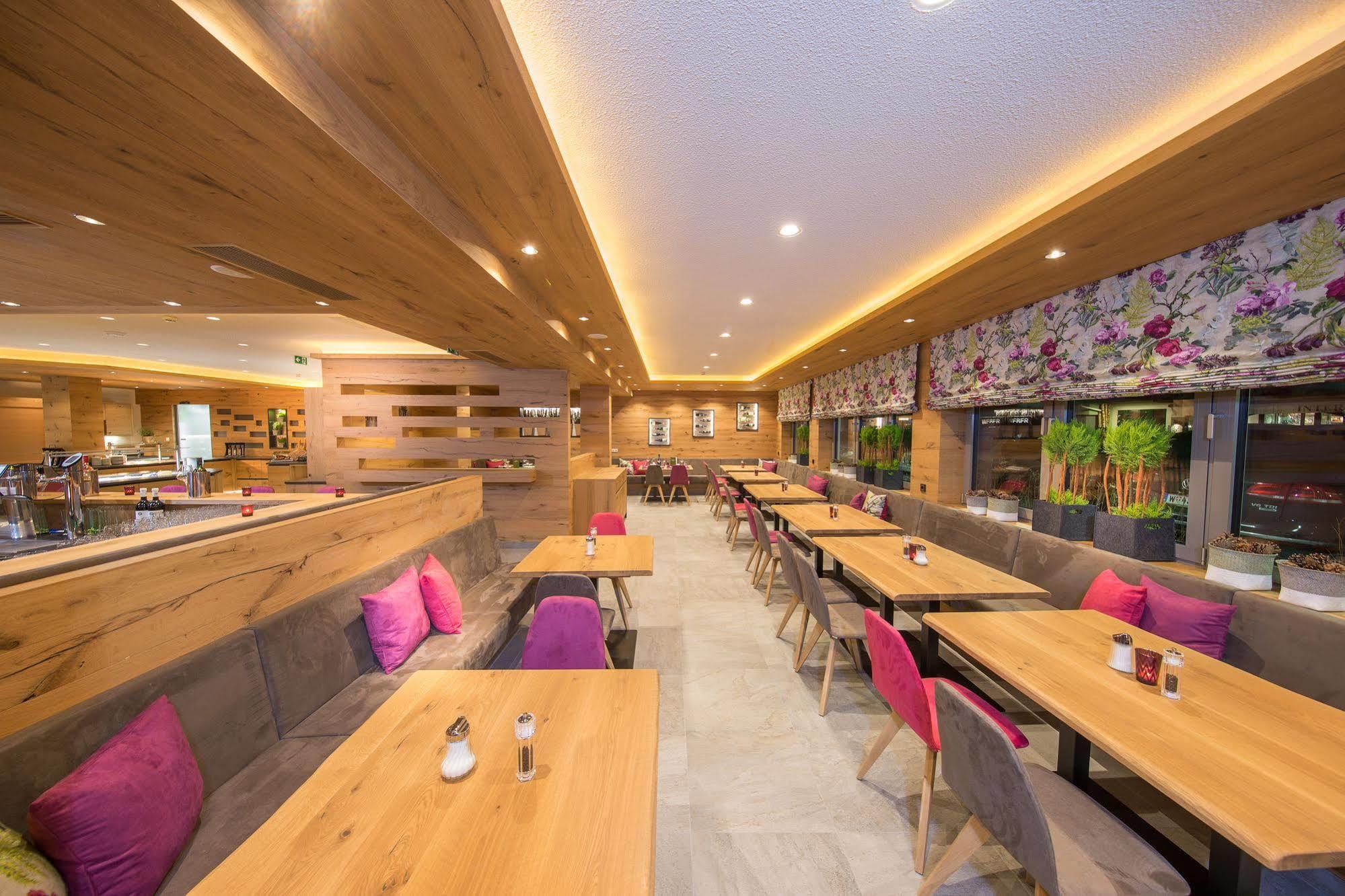 Hotel Gruener Baum Zell am See Dış mekan fotoğraf